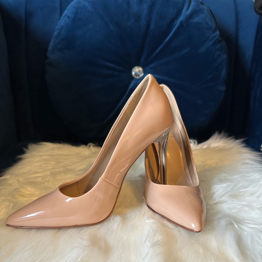 Nude heel pump